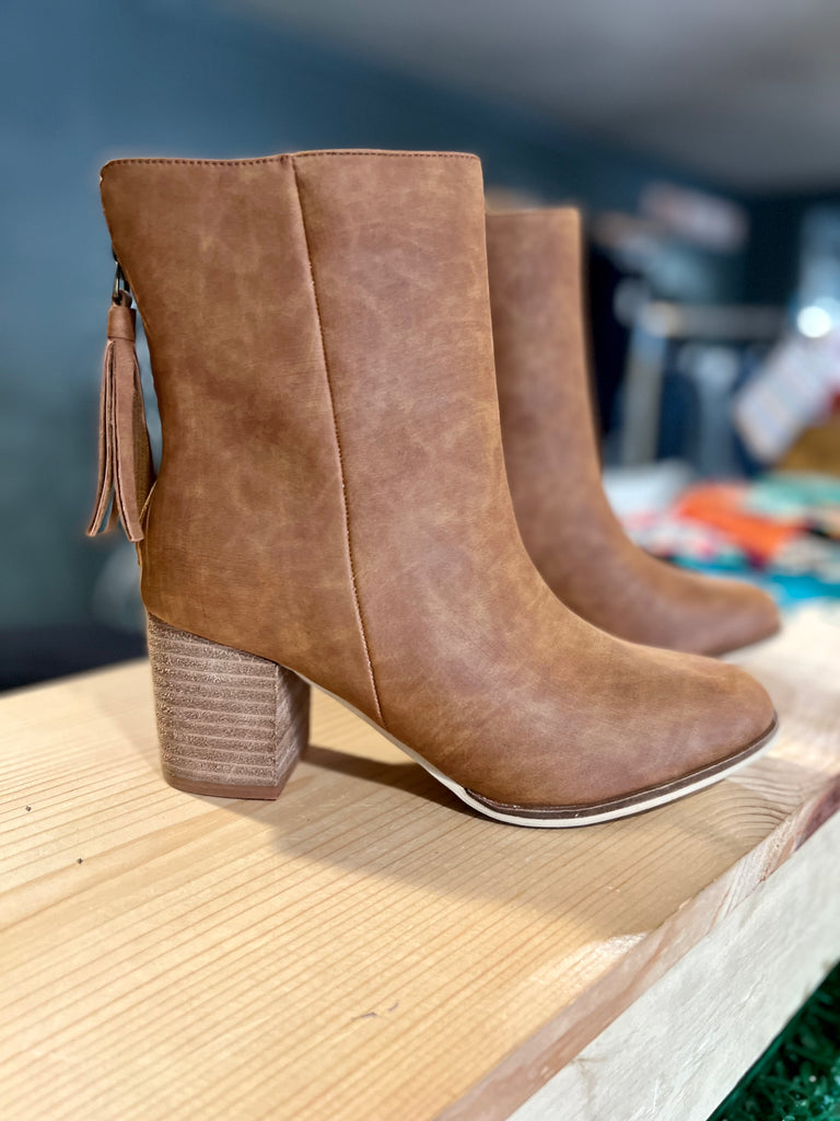 Cognac booties 2025 with heel